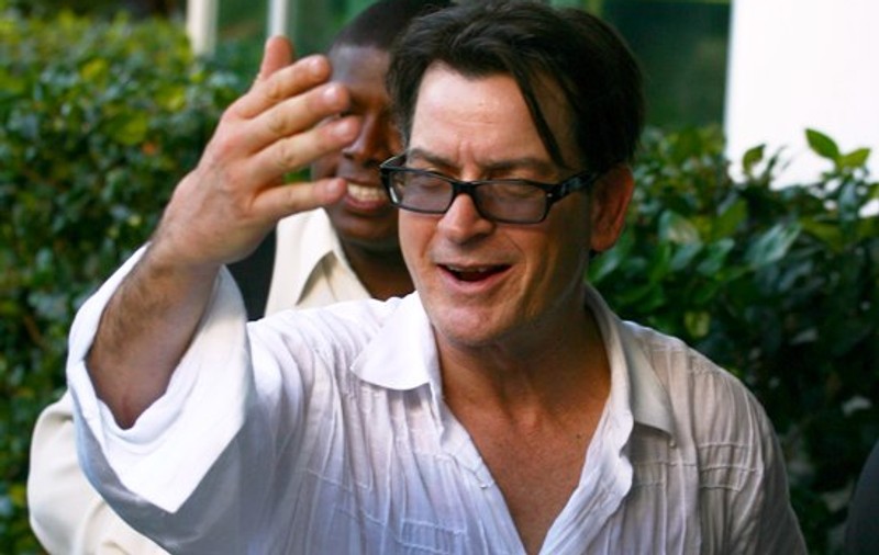 Răsturnare de situaţie incredibilă! Charlie Harper reapare în "Doi bărbaţi şi jumătate"!