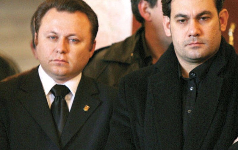 Dragoş Dolănescu a aflat că fratele lui îi oferă un apartament: «Ionuţ vrea să mă mute într-un bloc cu bulină roşie!»