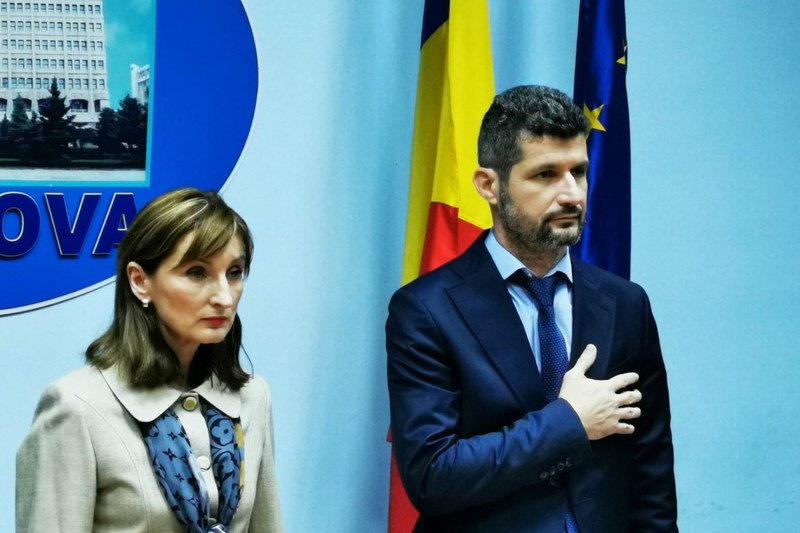 Subprefectul de Prahova, Mihaela Duță, și prefectul Cristian Ionescu.