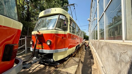 Ultima zi de circulație a tramvaielor Tatra a adunat la Depoul Militari sute de pasionați. Foto: Libertatea