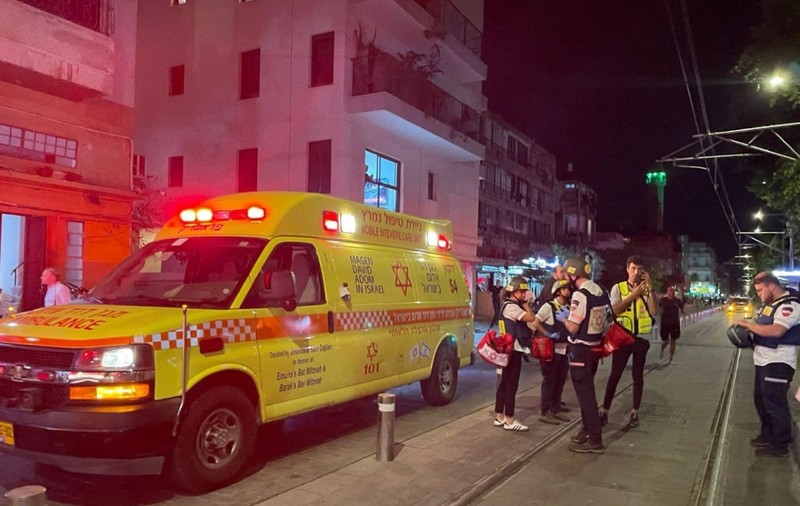 Șase morți și 9 răniți într-un atac armat la Tel Aviv. Doi teroriști au ucis civili, într-o stație de tramvai | VIDEO
