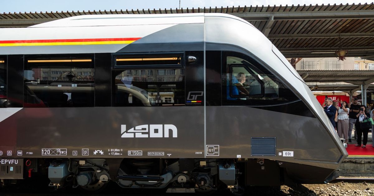 Imagine de la lansarea trenului automotor Leon , primul Diesel Multiple Unit (DMU) fabricat complet în România de la al Doilea Război Mondial, 19 iunie 2025
