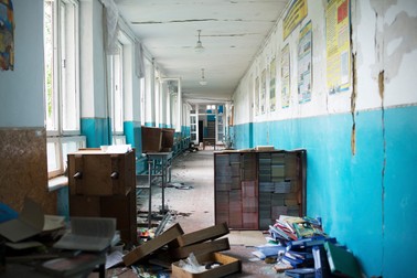Școala din satul Barvinkove, estul Ucrainei, a fost distrusă de bombardamente | Foto: Profimedia