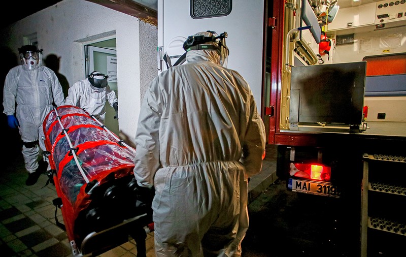 Prima amendă de 20.000 de lei la Brașov, pentru o femeie venită din Lombardia, care a refuzat izolarea: „Dacă mă enervez mă duc în tot blocul!”