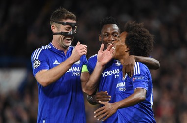 epa04933751 Chelsea's Willian (R) celebrates with teammates Gary Cahill (L) and Abdul Rahman Baba after scoring a goal against Maccabi Tel Aviv during the UEFA Champions League Group G match between Chelsea and Maccabi Tel-Aviv at Stamford Bridge in London, Britain, 16 September 2015. EPA/FACUNDO ARRIZABALAGA