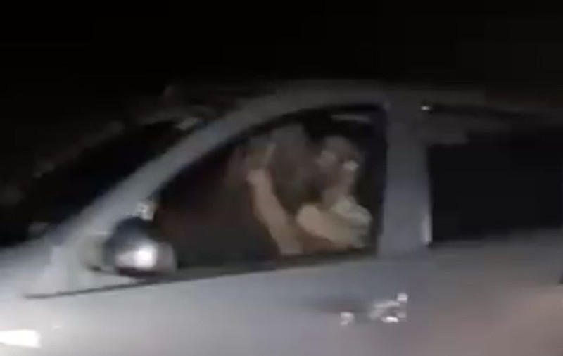 Cuplu filmat făcând sex la volan. Mașina rula cu 110 kilometri pe oră (VIDEO)