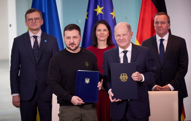 „Acord istoric" între Scholz și Zelenski, alături de un sprijin militar de un miliard de euro. Germania va fi, în premieră, garant al securității Ucrainei