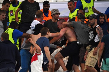 epa05358426 Supporters clash in the stands during the UEFA EURO 2016 group B preliminary round match between England and Russia at Stade Velodrome in Marseille, France, 11 June 2016. (RESTRICTIONS APPLY: For editorial news reporting purposes only. Not used for commercial or marketing purposes without prior written approval of UEFA. Images must appear as still images and must not emulate match action video footage. Photographs published in online publications (whether via the Internet or otherwise) shall have an interval of at least 20 seconds between the posting.) EPA/PETER POWELL EDITORIAL USE ONLY