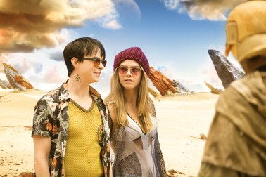 Cara Delevingne și Dane DeHaan în “Valerian și orașul celor o mie de planete”