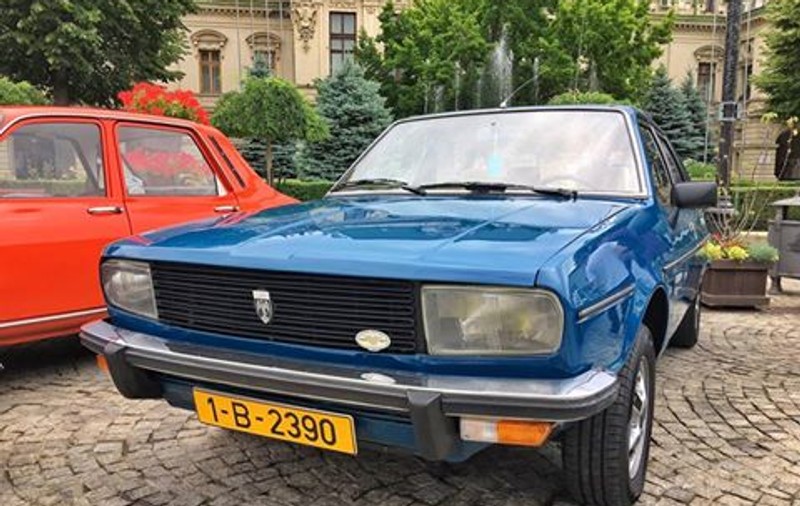 Dacia folosită de Nicolae Ceaușescu, expusă la Iași. Ce dotări are mașina cuplului dictatorial comunist