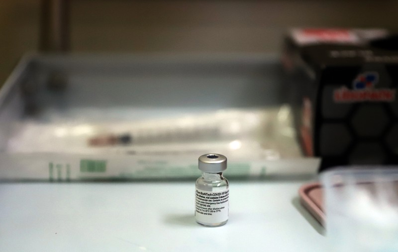 SONDAJ. Ce i-ar face pe o mare parte dintre românii care nu vor să se vaccineze să-și schimbe părerea
