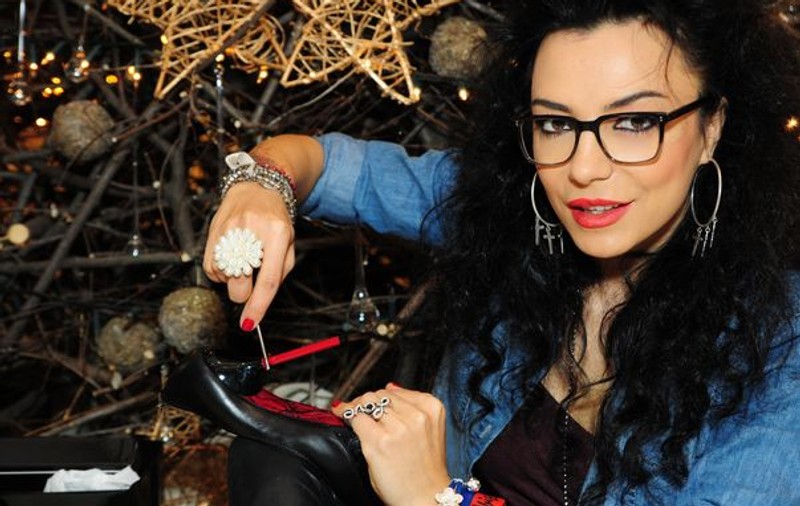 DJ Wanda a primit de la Moş Crăciun pantofi cu tocuri de rezervă! Uite cum arată încălțările! 