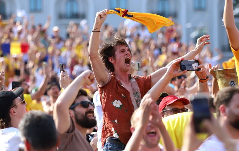 Bucurie de nedescris pe străzile din București, după victoria României în meciul cu Ucraina de la EURO 2024