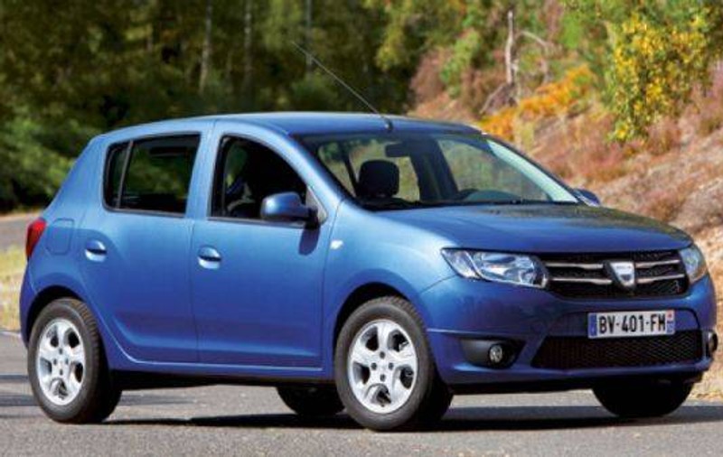 Englezii, despre Dacia Sandero: "E mai ieftină decât vopseaua de pe un Ferrari"