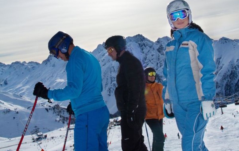 Ellie White, din nou pe pârtia de ski, la două luni de la accident! FOTO