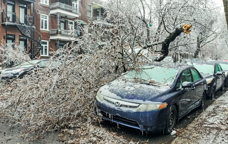 Doi morţi şi peste un milion de oameni fără curent, după ce o furtună de gheaţă a lovit estul Canadei