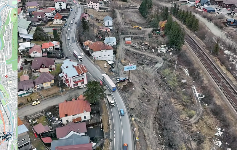 Pe unde trece șoseaua de centură construită la Bușteni – Azuga. Șantierul început recent traversează zone aglomerate, printre vile și pensiuni