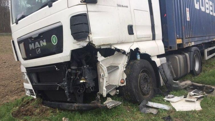 Camionul implicat în accidentul din Franța | Foto: BAAR / Sursa: hotnews.ro