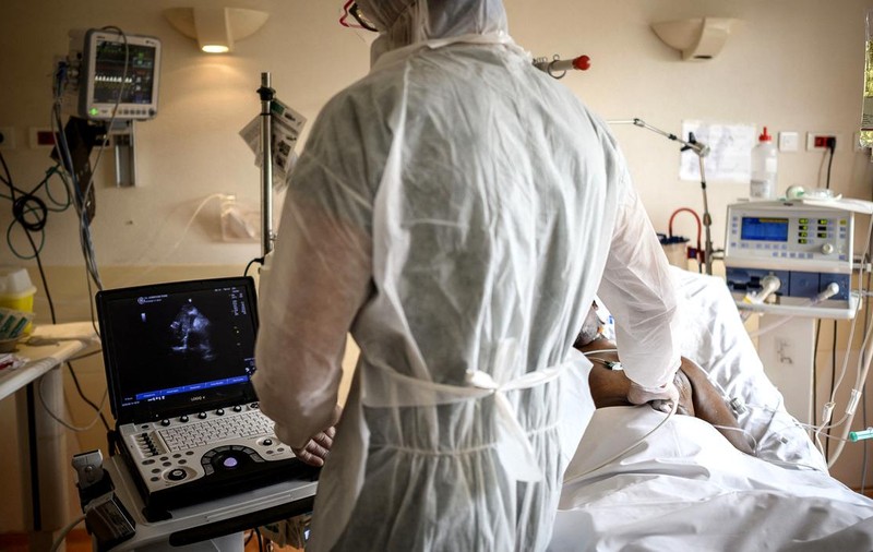 O infirmieră de la Spitalul Județean din Vaslui, ucisă de coronavirus. Cadrul medical a luat virusul de la o colegă