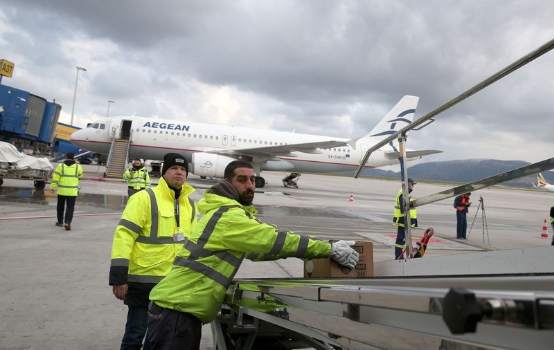 Zborurile cu avionul spre Grecia vor fi paralizate joi de o grevă naţională