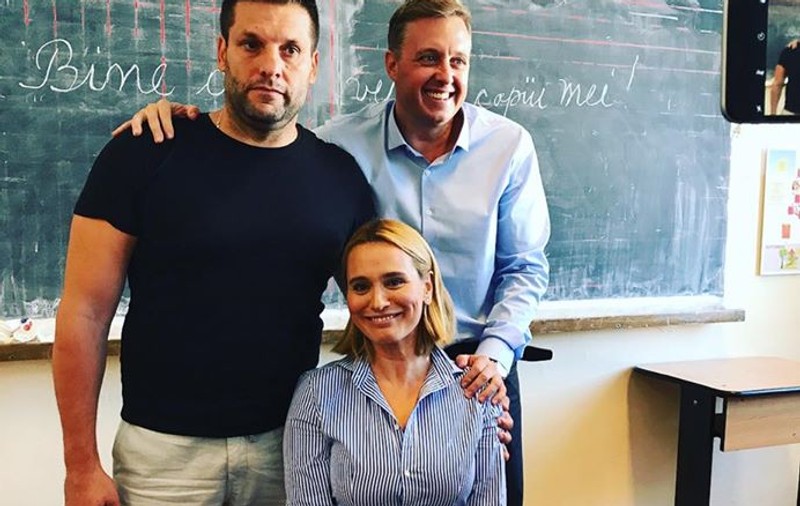 Andreea Esca, întâlnire memorabilă cu colegii din școala generală. Vedeta a îmbrăcat din nou uniforma