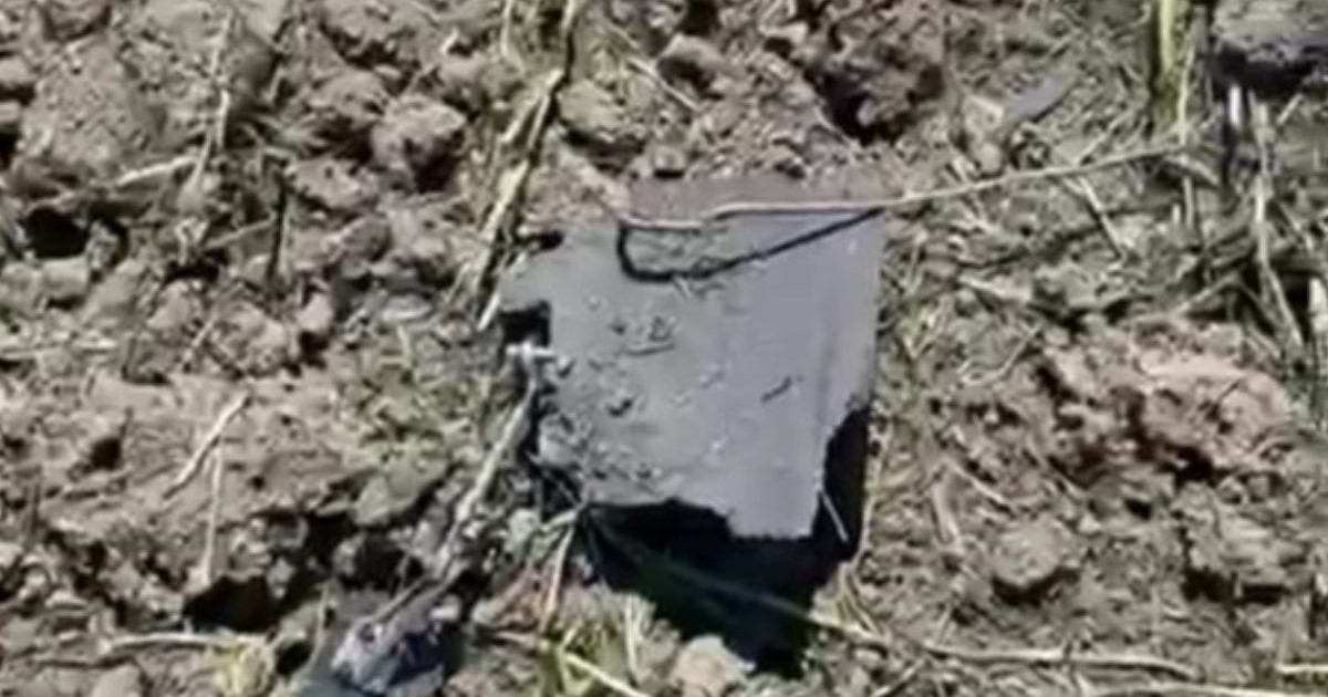 Fragmente din drona prăbușită la Tulcea. Foto Antena 3 CNN.