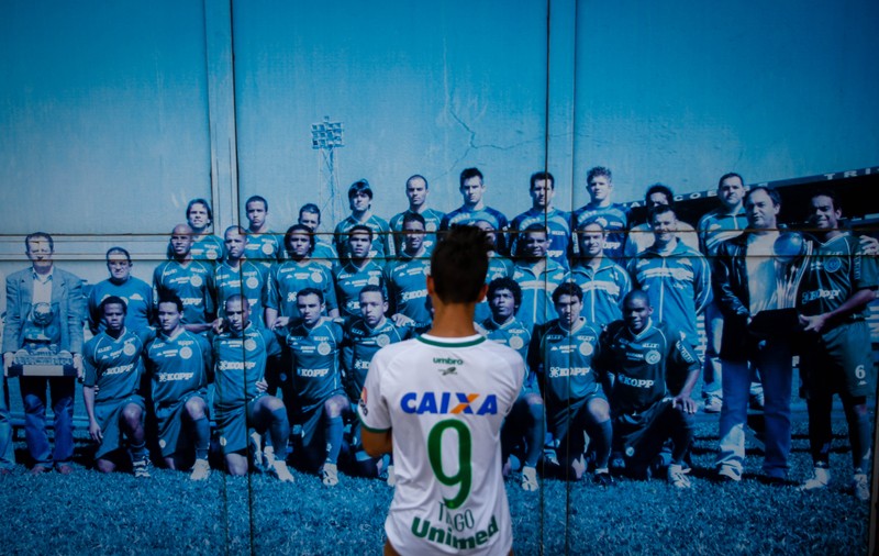 Avion prăbușit în Columbia. Ultimele imagini cu jucătorii de la Chapecoense înregistrate în timpul zborului! Fanii plâng la stadion | GALERIE FOTO&VIDEO