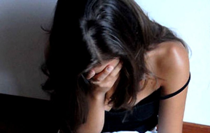 O fetiță din Ploiești a vrut să se arunce de la etajul 6, de pe o parcare supraetajată. Cum a fost salvată