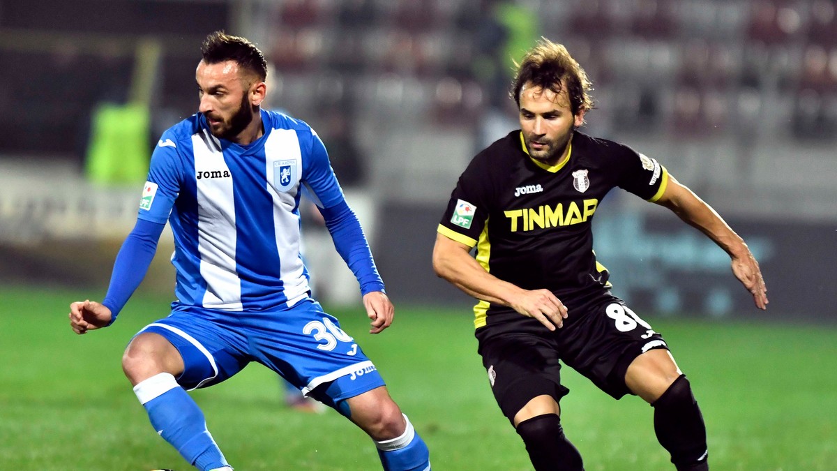 Radoslav Dimitrov își dorește ca CSU Craiova să câștige cu 3-0 meciul cu FC Botoșani: Radoslav Dimitrov (stânga), în timpul unui meci CSU Craiova - Astra Giurgiu.