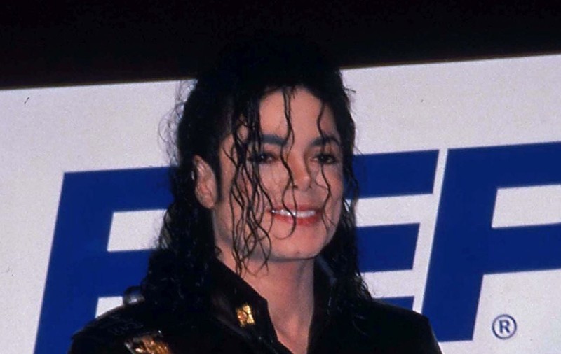 Câte operații estetice a avut, de fapt, Michael Jackson. Multiple cicatrici i-au fost descoperite la autopsie