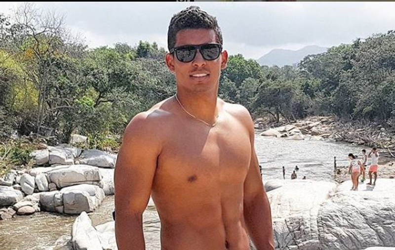 Un actor columbian a murit după ce a stat luni de zile în comă. S-a aruncat de pe un pod din cauza unei decepții în amor