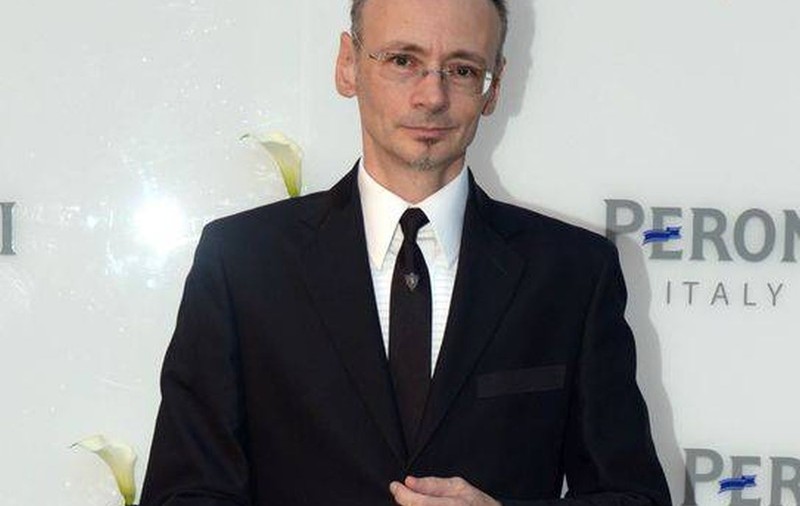 MIHAI ALBU, în STUDENŢIE! Cu PLETE şi FĂRĂ OCHELARI, ABIA dacă îţi DAI SEAMA că e EL!
