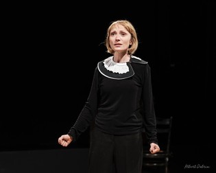 Emilia Bebu în rolul pictoriței Artemisia Gentileschi. Foto: Albert Dobrin
