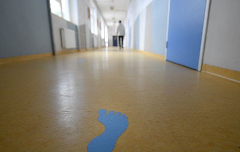 Invitat să le vorbească elevilor, salvat de profesori, după ce a picat în fața clasei, la un liceu din Iași