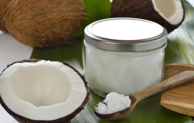 Untul de cocos te scapă de celulită și de mătreață