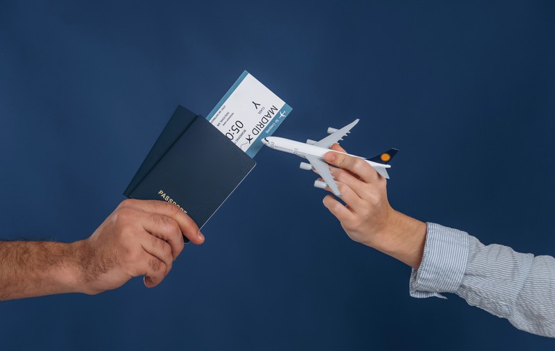 O fostă însoțitoare de bord a dezvăluit un truc simplu și gratuit pentru a găsi cele mai ieftine bilete de avion