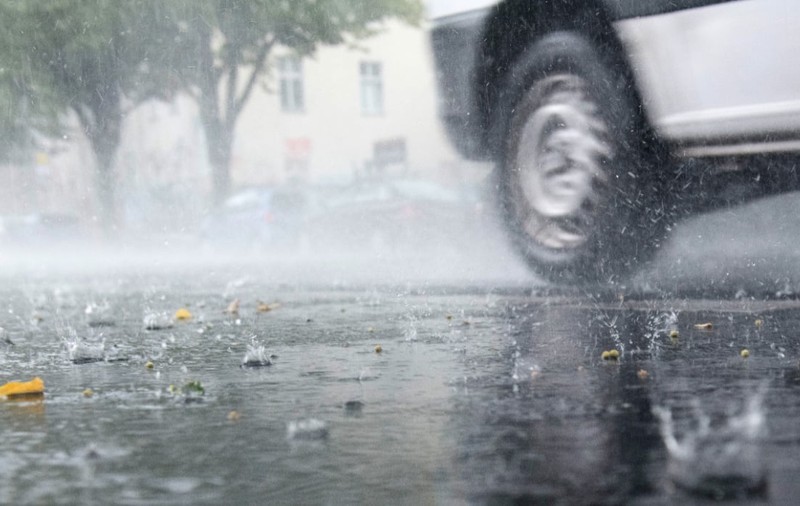 Ploi torențiale, grindină și vijelii în 28 de județe până la noapte. Harta zonelor vizate de avertizarea meteo ANM cod galben