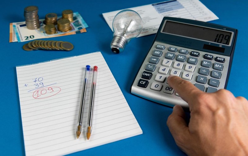 Lista furnizorilor din piața de energie electrică cu prețuri mai mici de 1,5 lei/KWh