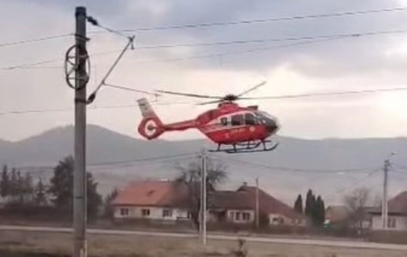 Un om a murit și altul a fost rănit după ce un tren a spulberat o căruță în Miercurea Ciuc: în ea se aflau și 3 copii. Un elicopter SMURD a fost trimis