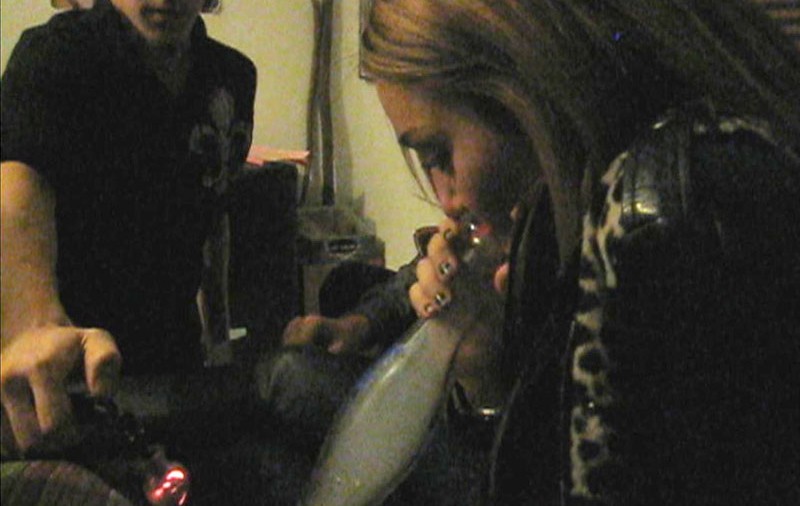 Bong-ul din care Miley Cyrus a fumat salvie, vândut cu 70.000 $