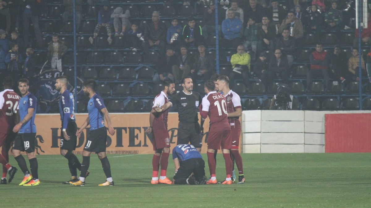 Scandal după Viitorul - CFR Cluj 1-0. Toate reacțiile. ”Mai bine mă bate Hagi decât altul”. Tunurile pe Colțescu