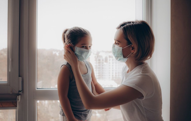 Dacă sunteți părinți, merită să citiți ce spun medicii să faceți în situația în care copilul se îmbolnăvește de COVID