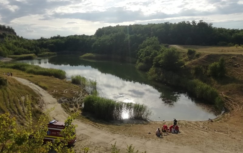 Un copil de 15 ani din Cluj a murit înecat în lacul „Laguna Albastră” din localitatea Aghireșu
