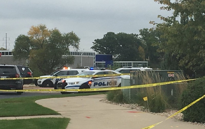 Atac armat la o clădire de birouri din Wisconsin, SUA. Trei persoane au fost rănite