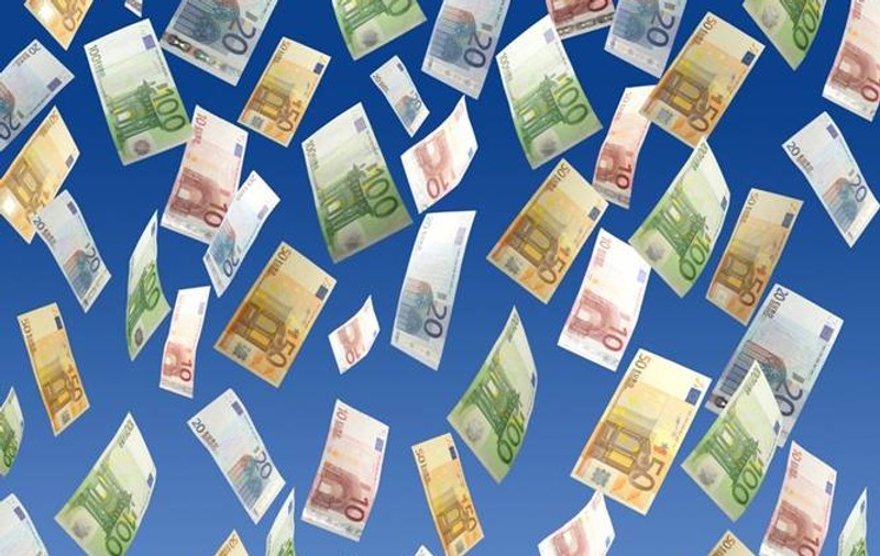 Majorări salariale înainte de alegeri: Periculosul populism bazat pe foamea românilor
