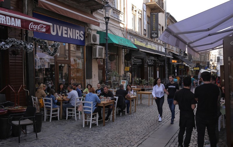Proiect de lege: Bacșișul lăsat de clienți în restaurante va fi impozitat cu 10%, de la 1 ianuarie