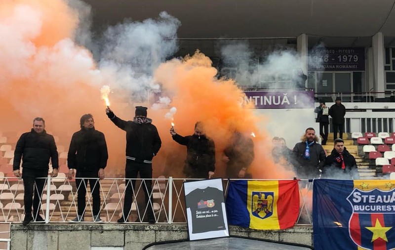 Fostul fotbalist stelist Ilie Bărbulescu, înmormântat la Pitești. Ultimul tur de stadion. ”Stelele care cad... nu pier, Bărbulescu pleacă la cer...”