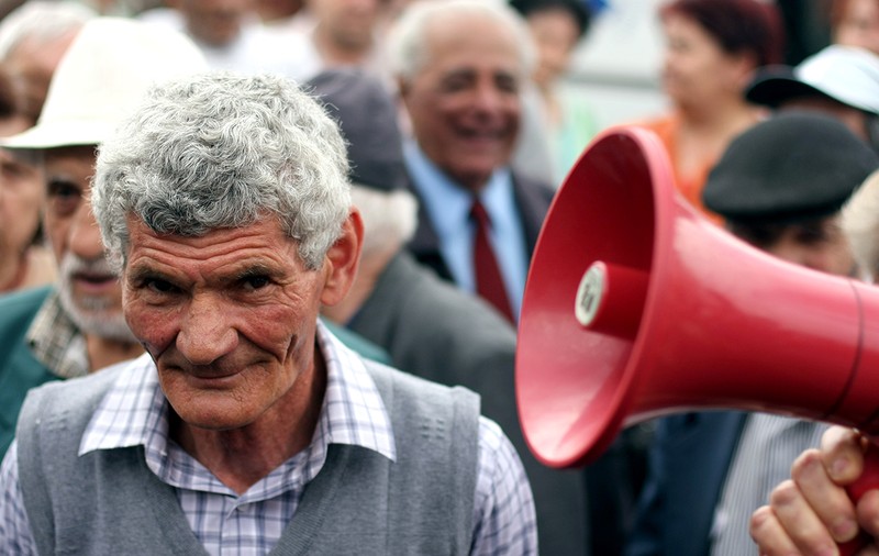 Ce se schimbă pentru pensionari de la 1 septembrie. Pensiile cresc cu 15%, iar indemnizația socială pentru pensionari se majorează cu 64 de lei și ajunge la 704 lei