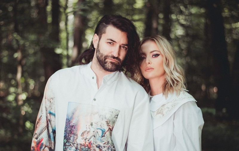 Smiley și Delia lansează piesa „Ne vedem noi”. Este cea mai așteptată colaborare muzicală