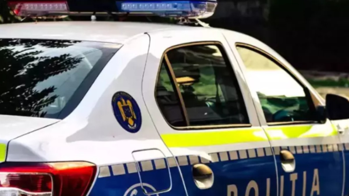 O autospecială a Poliției Române care este parcată